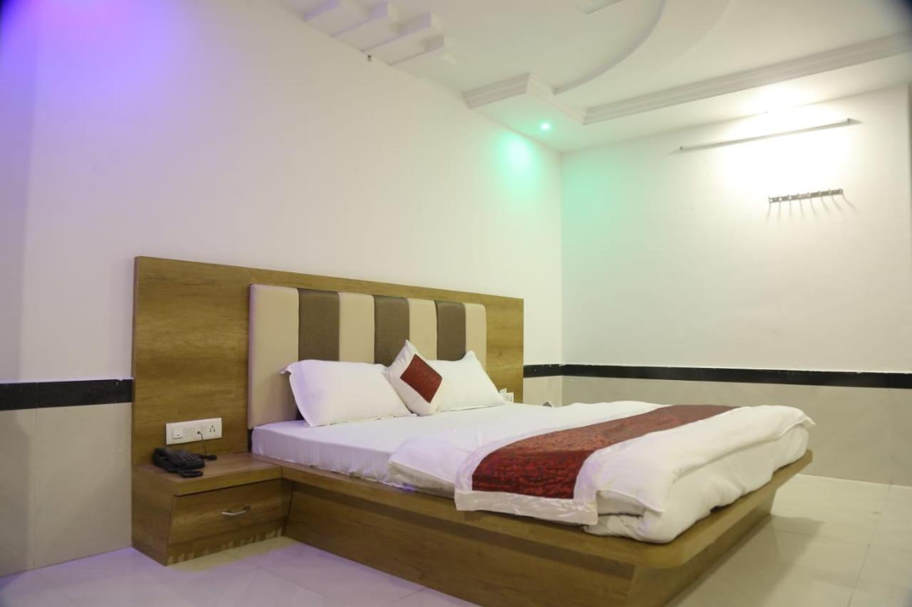 Amber Hotel Barmer Ngoại thất bức ảnh