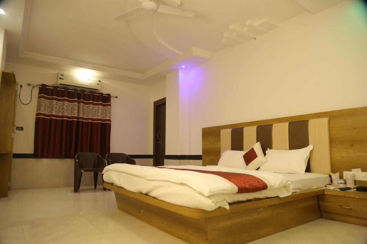 Amber Hotel Barmer Ngoại thất bức ảnh